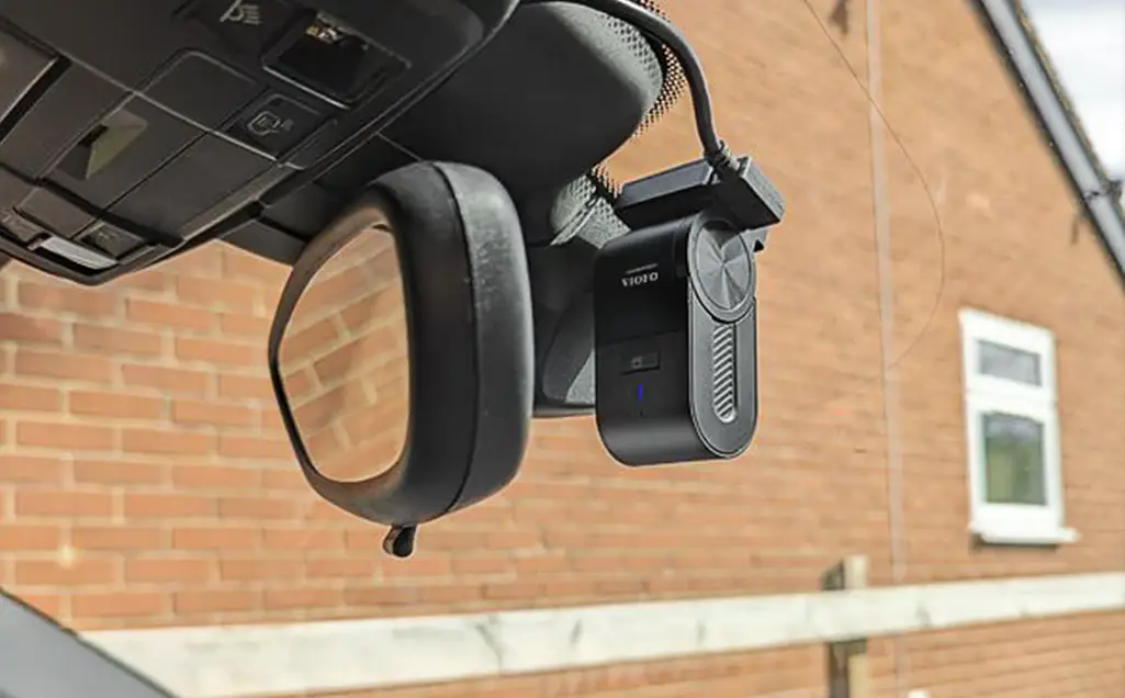 VIOFO VS1 with 180° Rotatable Lens: Revolutionizing Dash Cam Versatility in 2024 3 VS1 dash cam on the front windshield