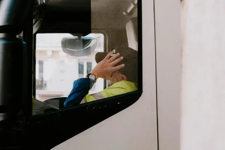DMS & ADAS: Your Fleet's 24/7 Safety Co-Pilots 1 Tired Driver