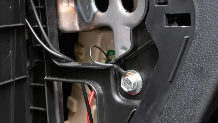 dash cam ground wire bolt connection car chassis